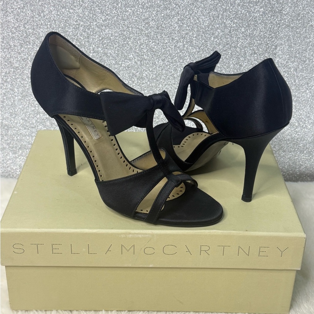 Stella McCartney Black Bow T-Strap Heels - Picture 2 of 12